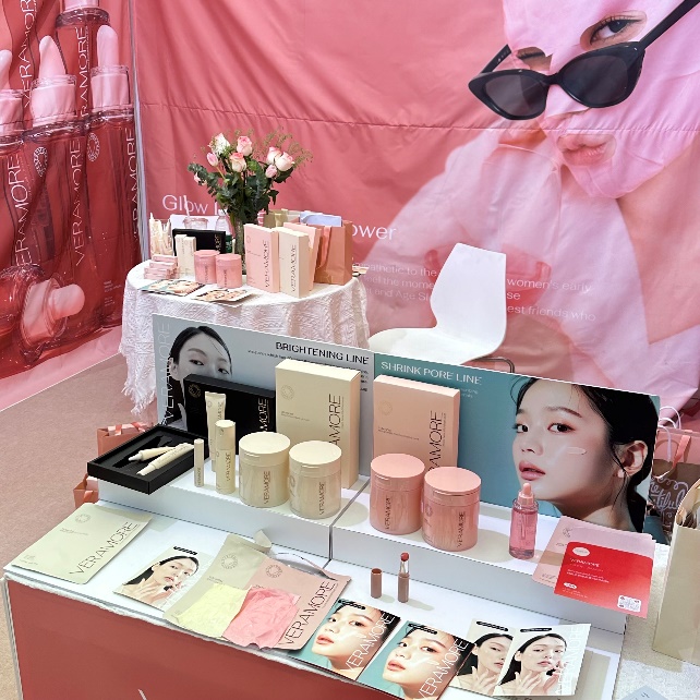 Veramore 부스 제품 디스플레이